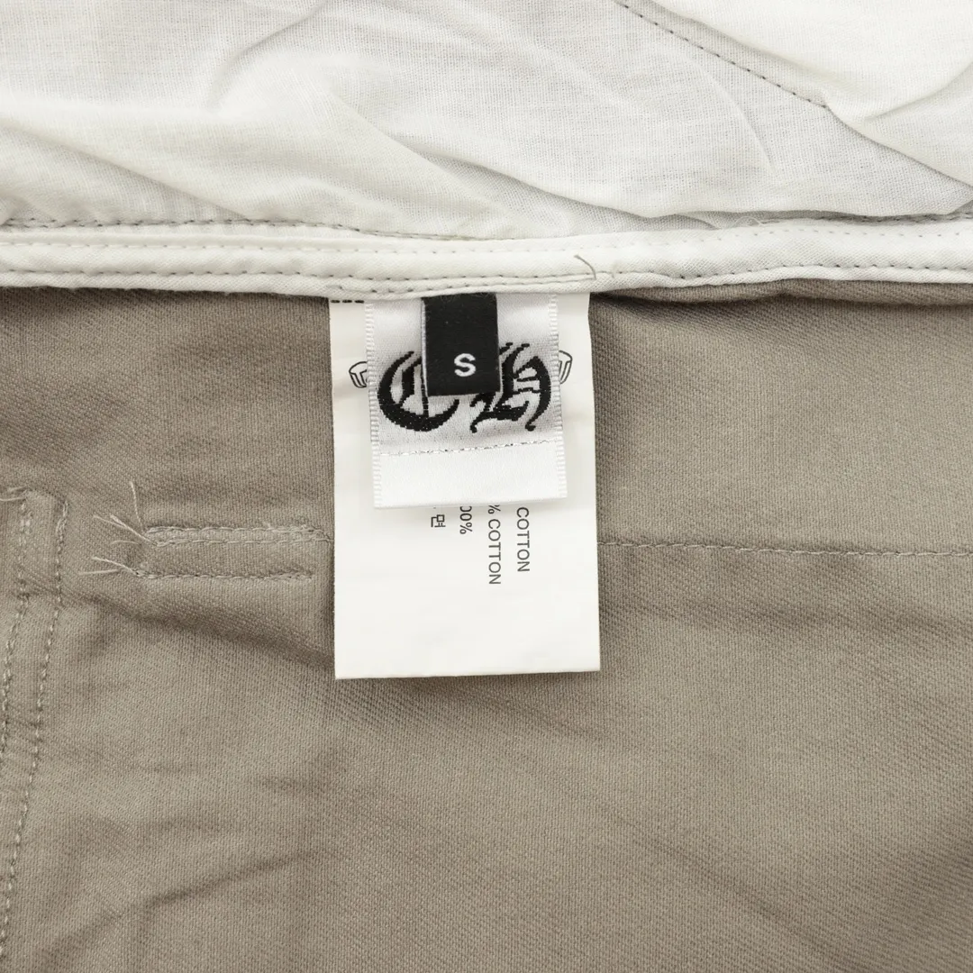 🅿️390 CH/Croxin trousers with pressed leather cross patch embroidery on both sides. The fabric is made of custom woven composite fabric. It is dyed to order and then treated with wool. It is silky and super soft compared to the original version. The fabric texture has clear and obvious strands and great drape. The workmanship is exquisite and meets the foreign trade export standards. The leather cross is embroidered with Sanskrit on both sides of the front. It is fashionable and individual. It is super versatile and good-looking. It is a must-have for fashionable men and women. It is unparalleled in terms of upper body comfort. size：XS-L